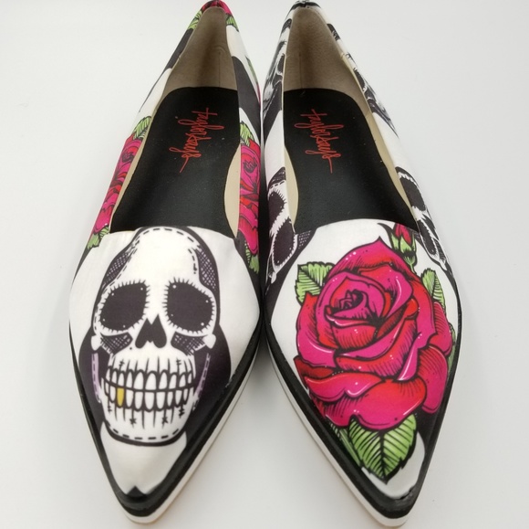 TaylorSays Shoes - NWOT TaylorSays Skull & Roses Satin Flats 7 M